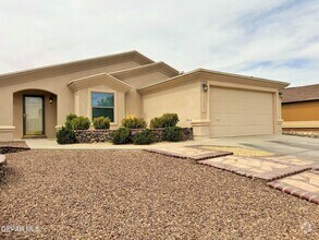 Building Photo - 13981 Sandy Rock Dr
