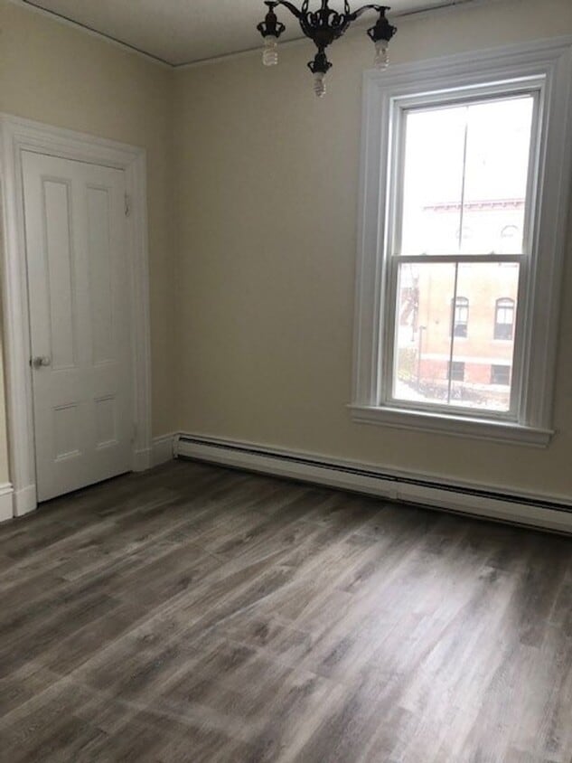 Primary Photo - 295 Brown St