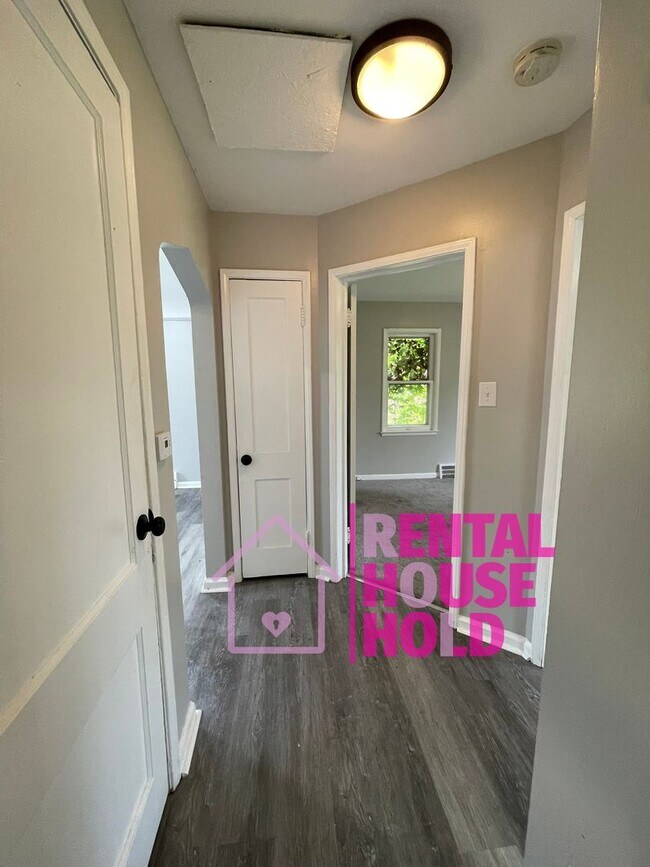 Foto del edificio - Summer Special~3 BEDROOM | 1 BATH | FREE P...