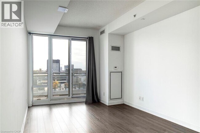 Photo du bâtiment - 85 Duke St W