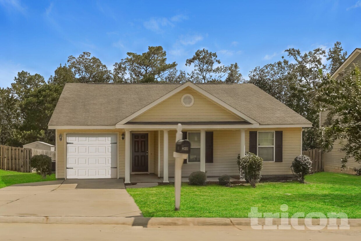 Foto principal - 825 Westlawn Dr