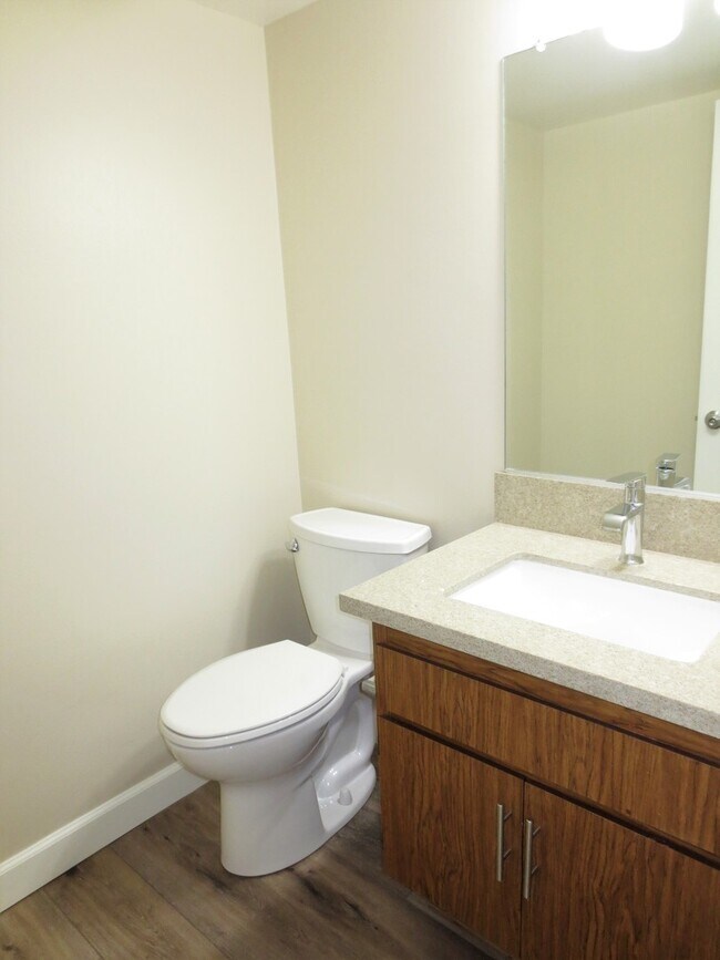 Building Photo - Spacious Two Story Townhome in Woodbridge