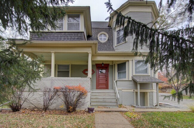 Building Photo - 112 N 38th Ave