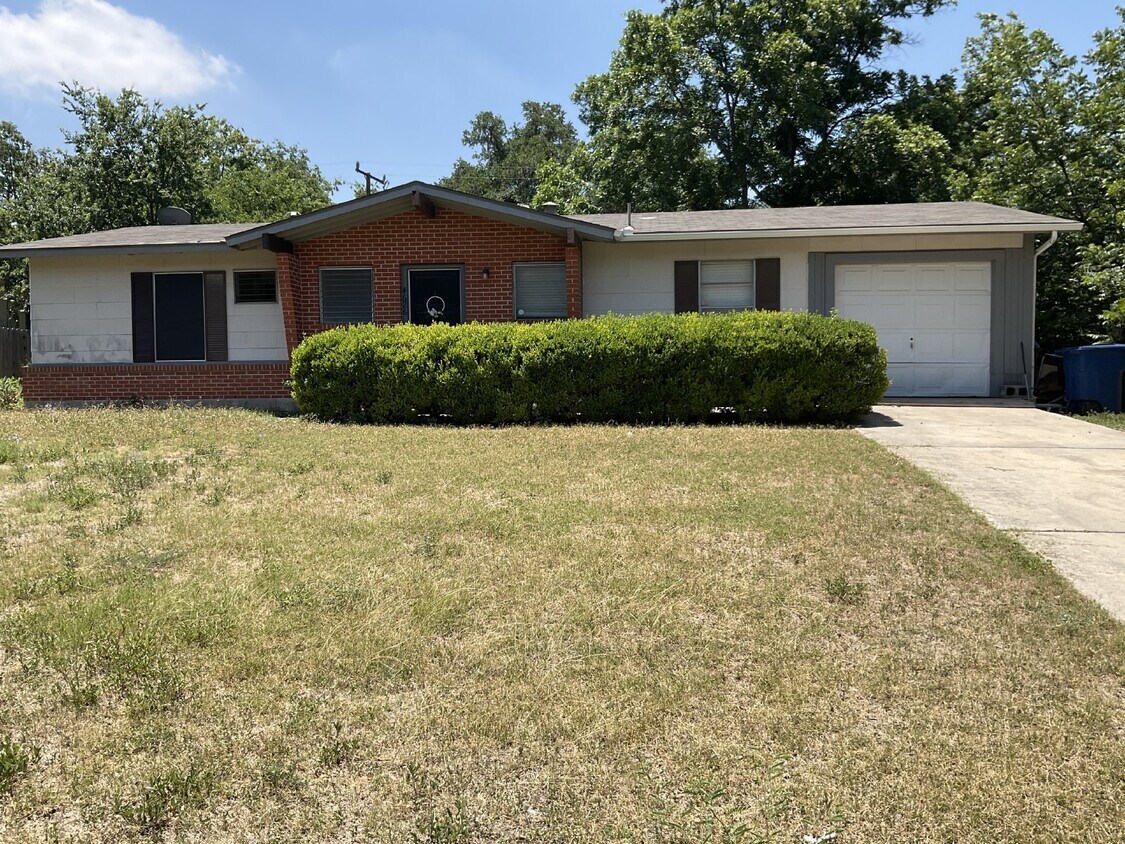 Primary Photo - Quaint and Charming 3 bed/2 bath