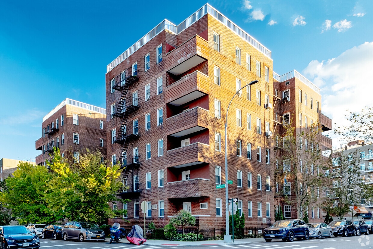 The Moderne - 65-36 Wetherole St