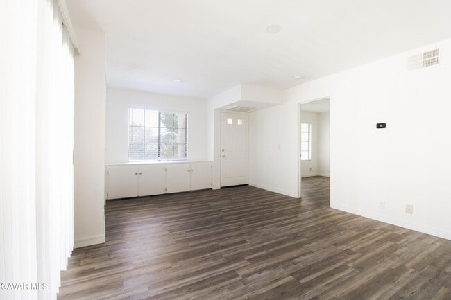 Building Photo - 2554 Olive Dr