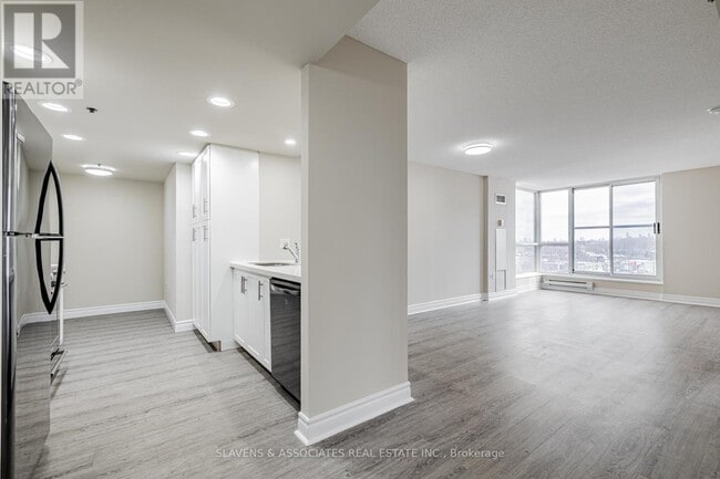 Building Photo - 2-402 Neptune Dr