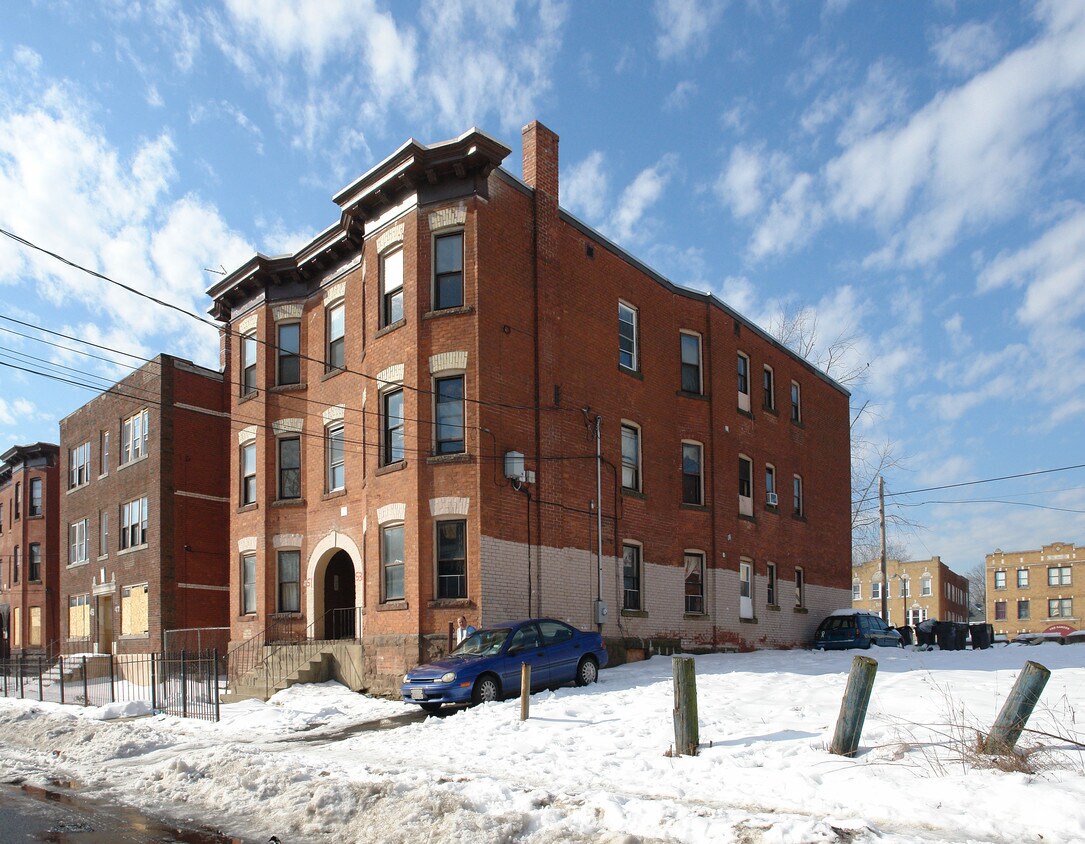Primary Photo - 51-53 Bedford St