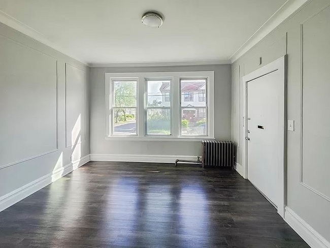 Building Photo - 160 Linden Ave