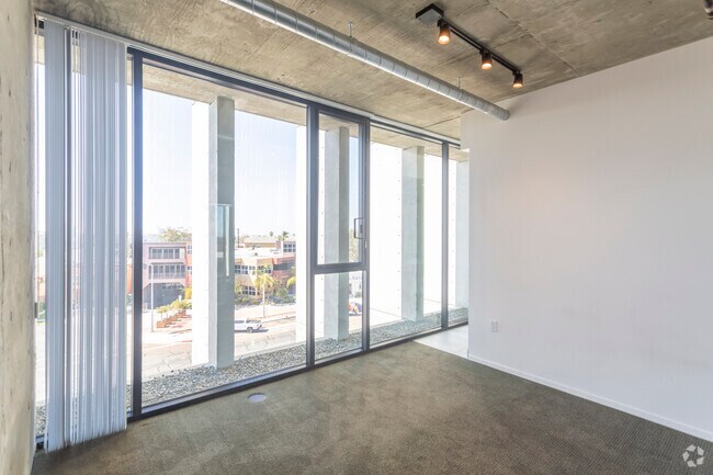 2 BR, 2 BA - 945 SF - The Park