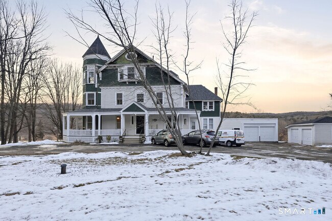 Foto del edificio - 270 Cherry Brook Rd