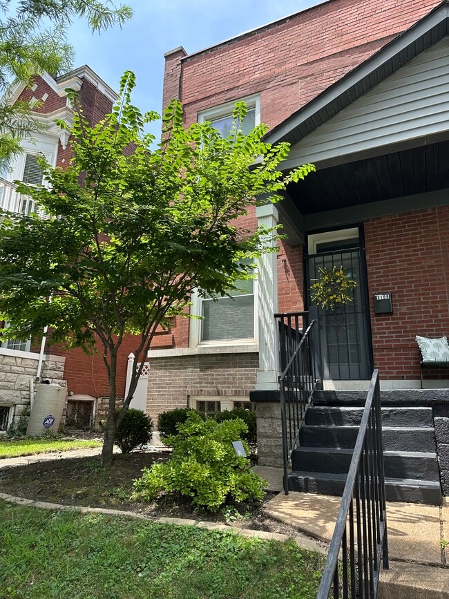 Side for rent - 3169 Portis Ave