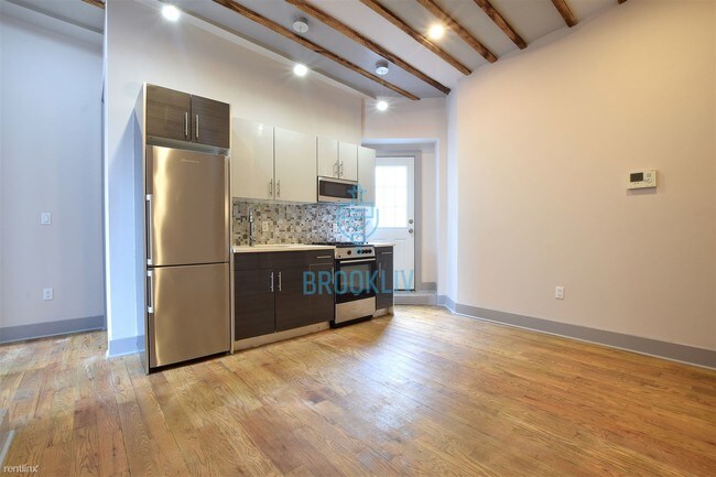 Building Photo - 3 br, 1.5 bath Apartment - 292 Bedford Ave 15