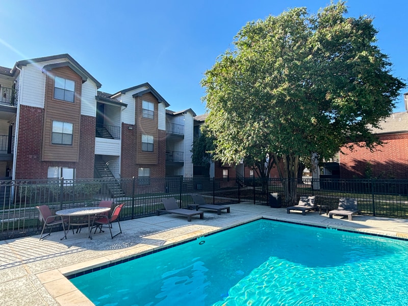 Foto principal - 1400 Clarewood Dr