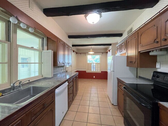 Foto del edificio - 2 bedroom home with basement