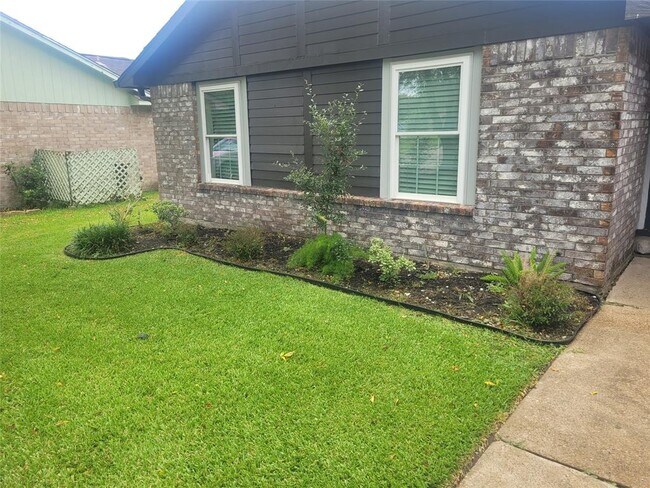 Building Photo - 2518 Fredericksburg Dr