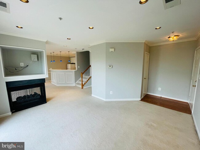Building Photo - 2499 Angeline Dr