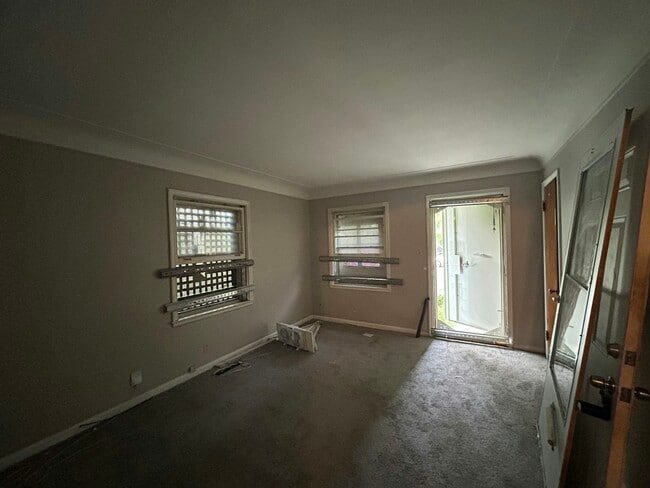 Building Photo - 5581 Marseilles St
