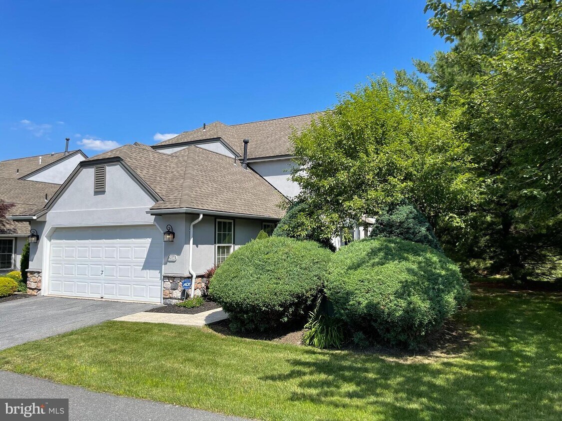 Foto principal - 214 Hawthorne Ct N