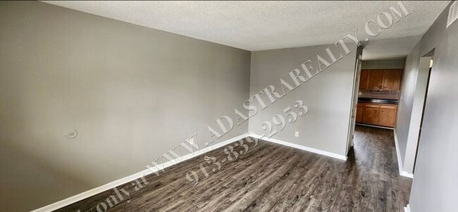 Foto del edificio - MOVE IN SPECIAL!! Cozy 2 Bed 1 Bath Duplex in KCK-Available NOW!! MOVE IN SPECIAL $400 OFF 2nd Mo...