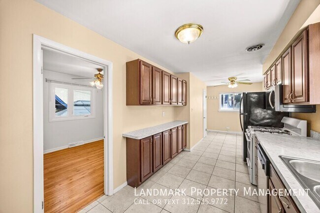Foto del edificio - 3109 Grove Ave