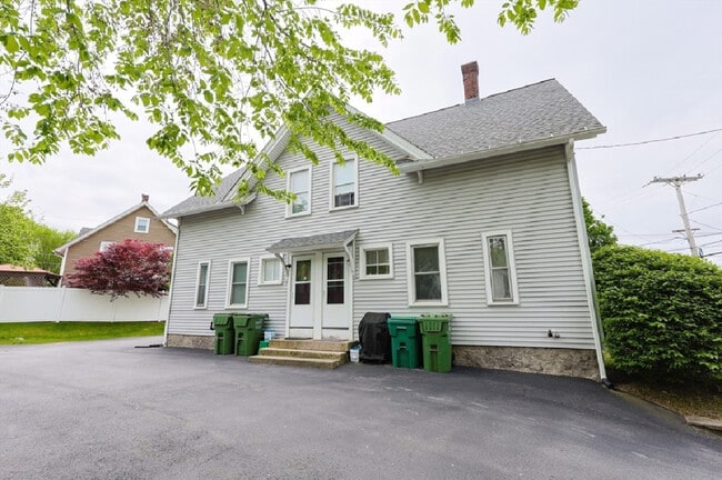 Building Photo - 258 Main St