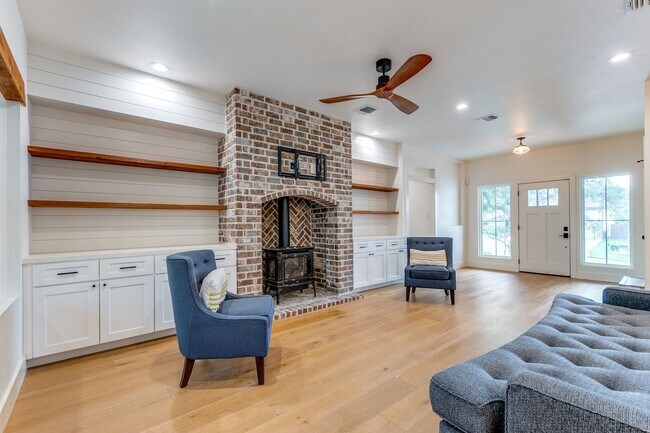 Foto del edificio - CUSTOM 4-BEDROOM HOME IN SAN ANTONIO RANCH