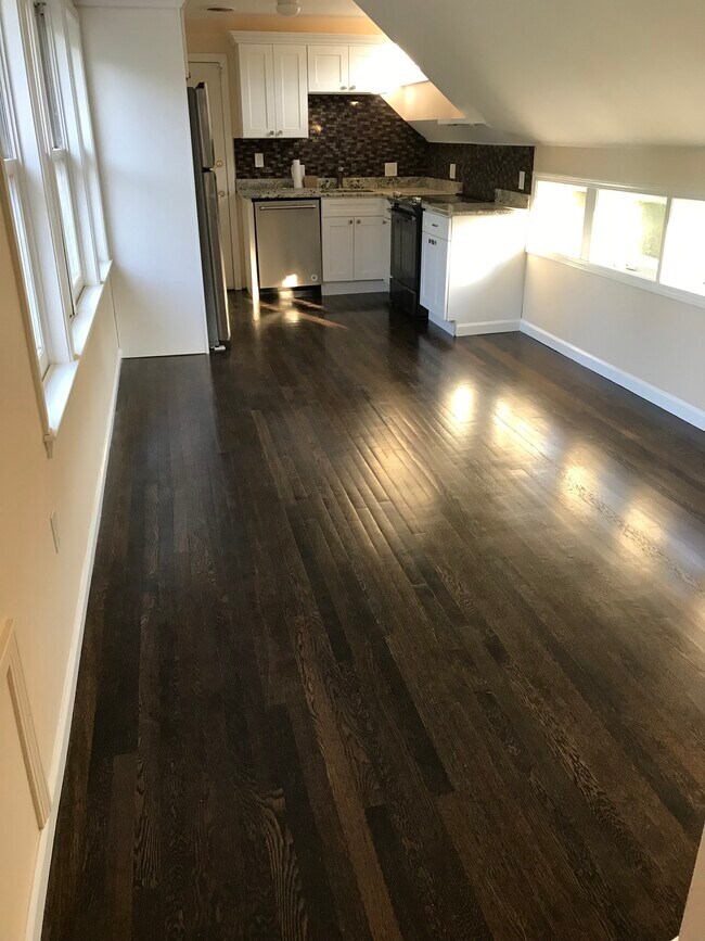 Building Photo - 2 Apple Ridge Dr