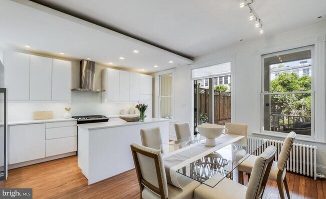 Foto del edificio - 3021 Dumbarton St NW