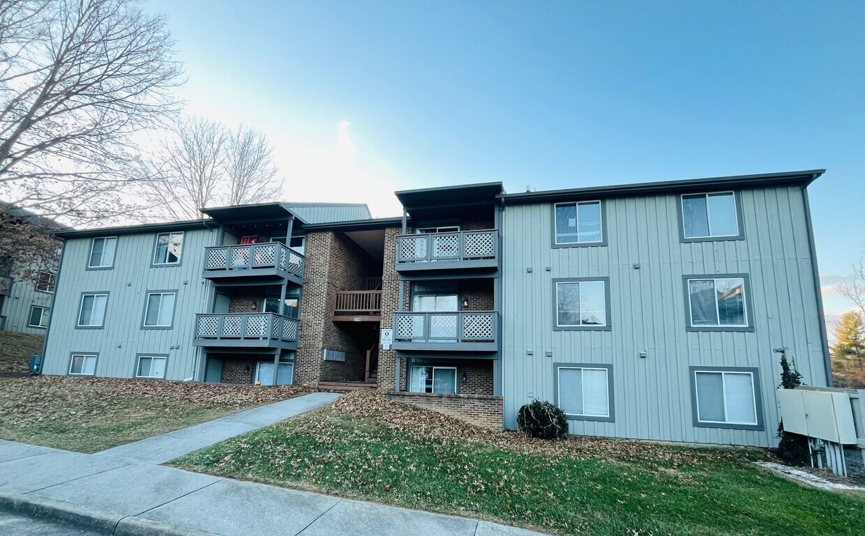 Primary Photo - 3 Bedroom 2 Bathroom Condo