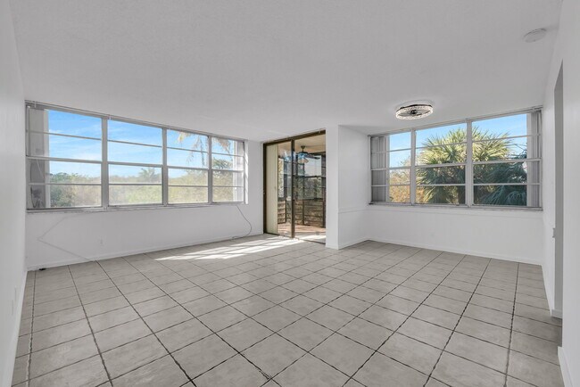 Building Photo - 2781 Taft St