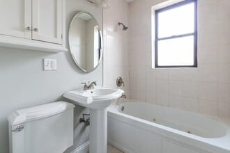 Building Photo - 740 W Addison St