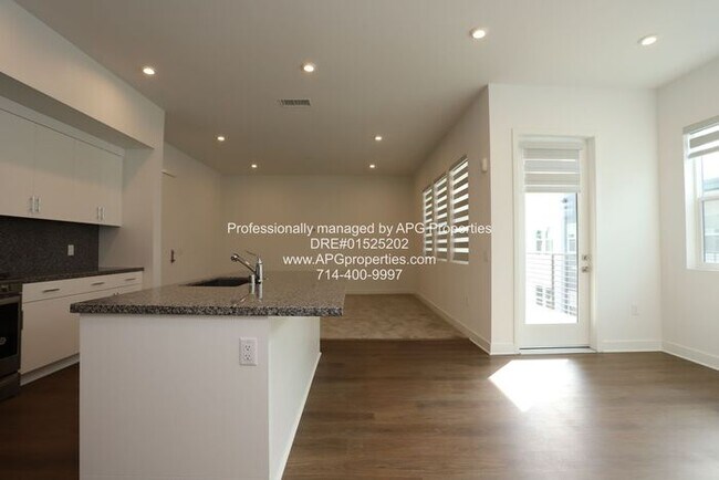 Building Photo - New Construction! 100 West Community - 3 B...
