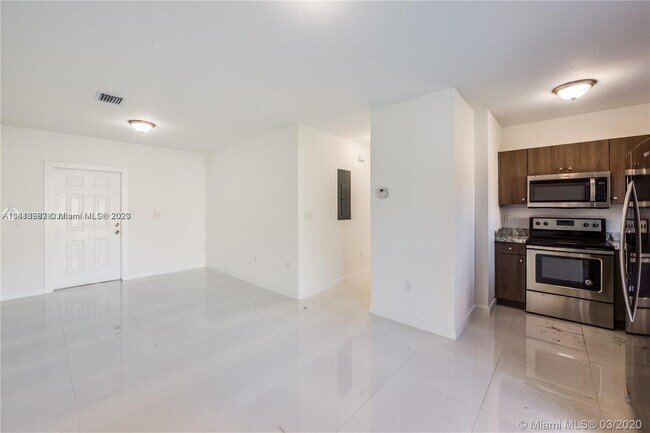 Foto del edificio - 2218 NW 66th St
