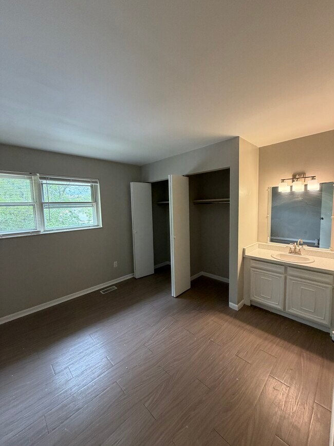 Foto del edificio - 6861 Emerald Ave