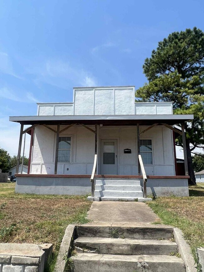 Building Photo - 2202 S Joplin Ave