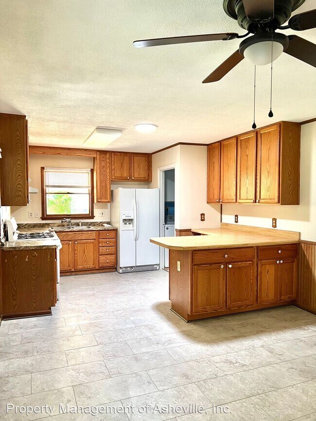 Building Photo - 3 br, 1.5 bath House - 9 Lynwood Cir