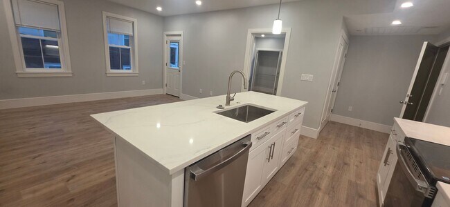 Building Photo - Get $1,000 on closing! NO FEE BRAND NEW LUXURY CONSTRUCTION, LAUNDRY IN UNIT, PARKING INCLUDED