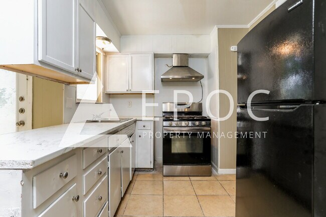 Building Photo - *$0 application fee, CALL NOW!!! - $400 off first months rent move in special* Spacious 3-Bedroom...