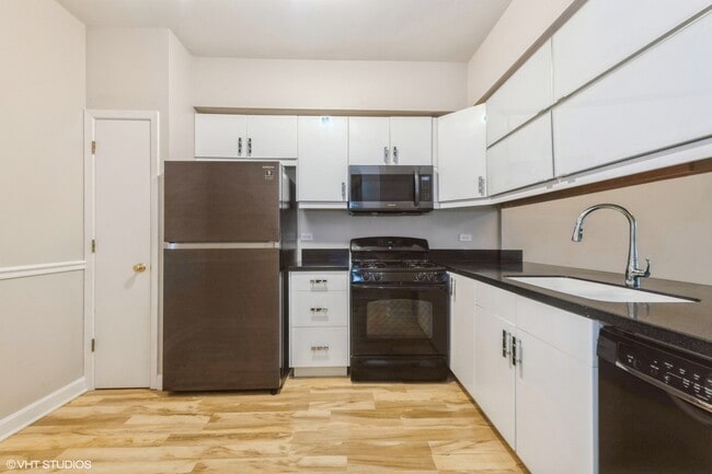 Building Photo - 533 Woodhaven Dr