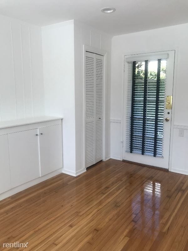 Building Photo - 2 br, 1 bath Apartment - 1273 1/2 Devon Ave