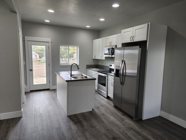 Building Photo - 227 Cedar St