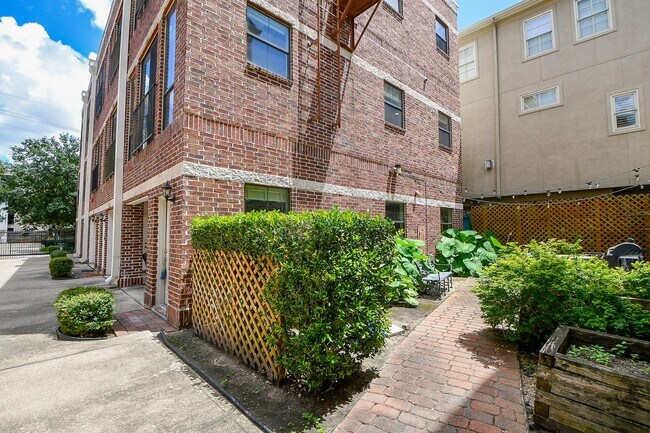 Building Photo - 118 McGowen St