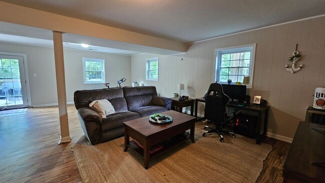 Foto del edificio - 4021 Laurel Rd