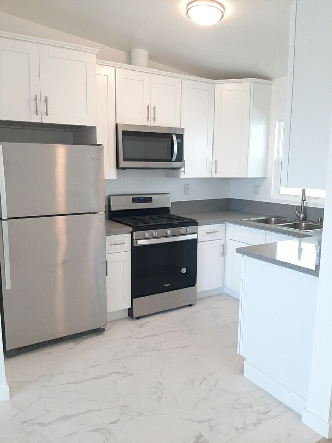 Newly renovated Kitchen! - 1212 N Clark St