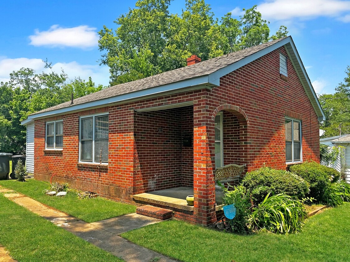 Primary Photo - 322 W Irvine Ave