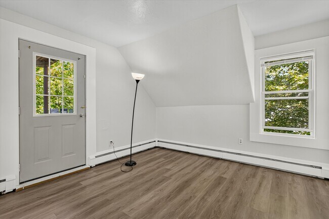 Building Photo - 139 Greenwood St