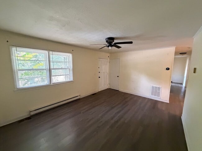 Building Photo - 3 Bed, 1.5 Bath Home Available in Greer
