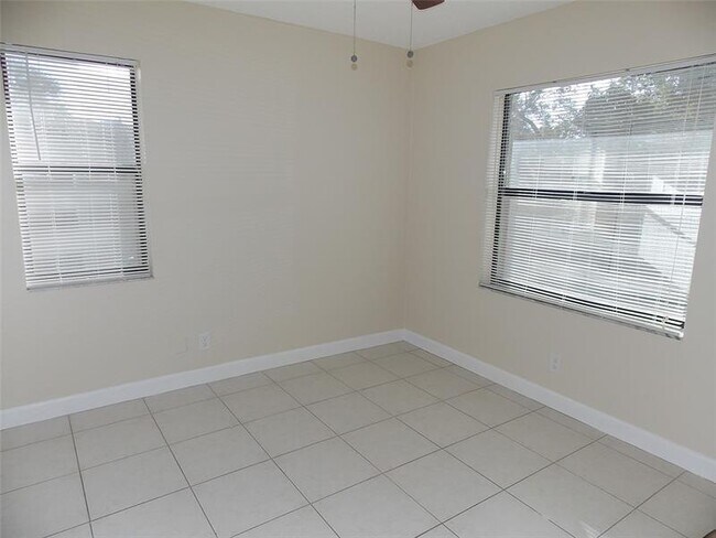 Foto del edificio - 6832 Palmetto Cir S