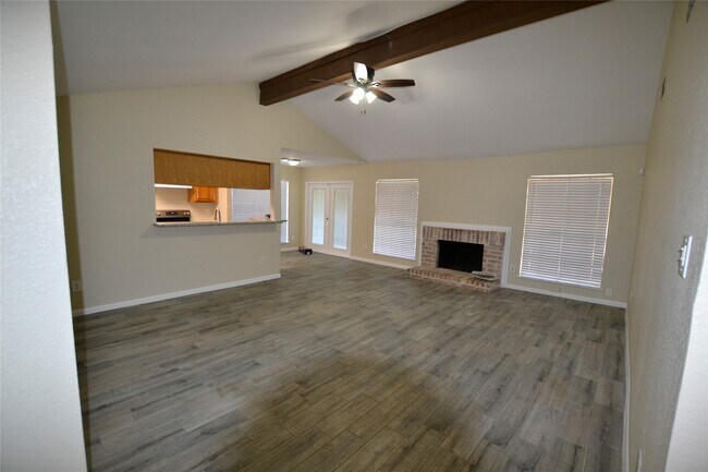 Foto del edificio - 18507 Wood Glen Ln